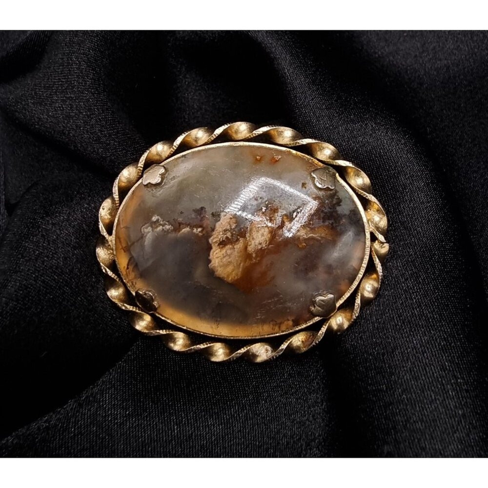 Rare Find Vintage 1930s-1940s Oval Gold Tone Brooch With Agate Stone